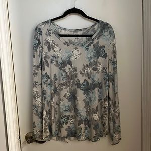 Super cute flow long sleeve Maurice’s soft shirt